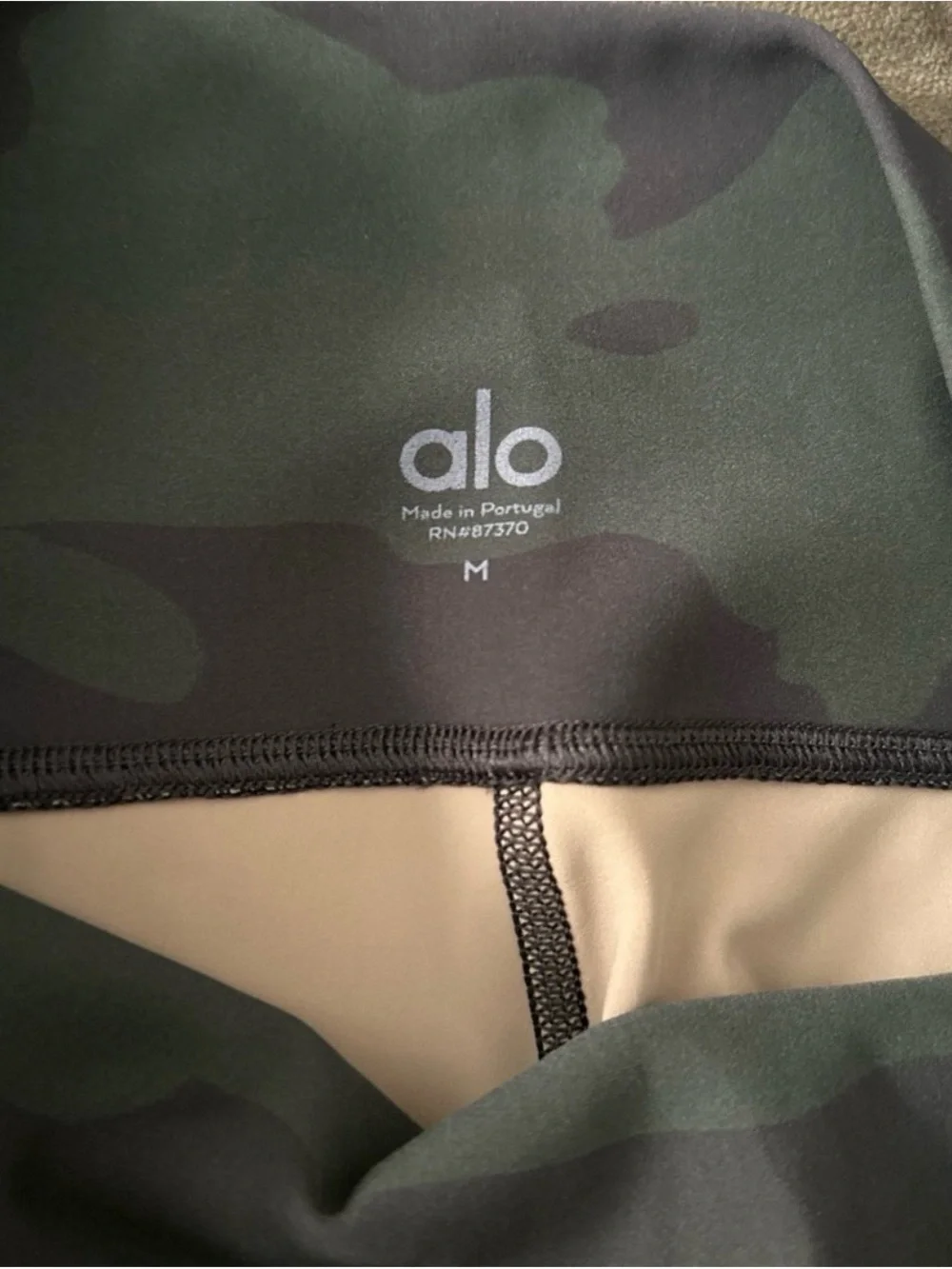 ALO Yoga Women's Camo Leggings - Black & Dark Green